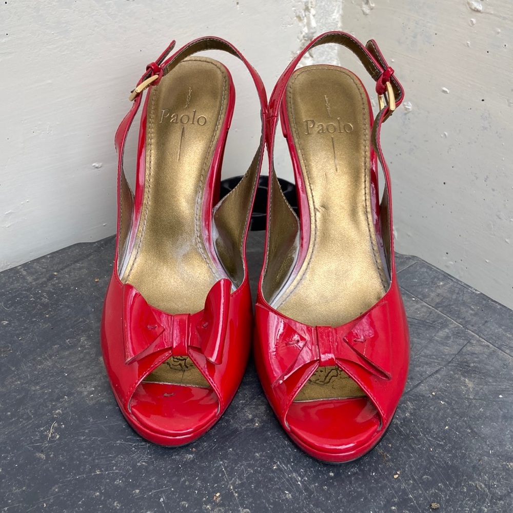 Red patent heels with bow - size 8